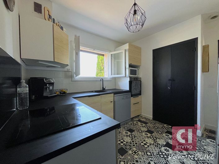 Image No.5-2 Bed House for sale