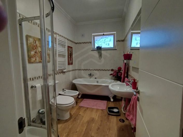 Image No.23-2 Bed House for sale