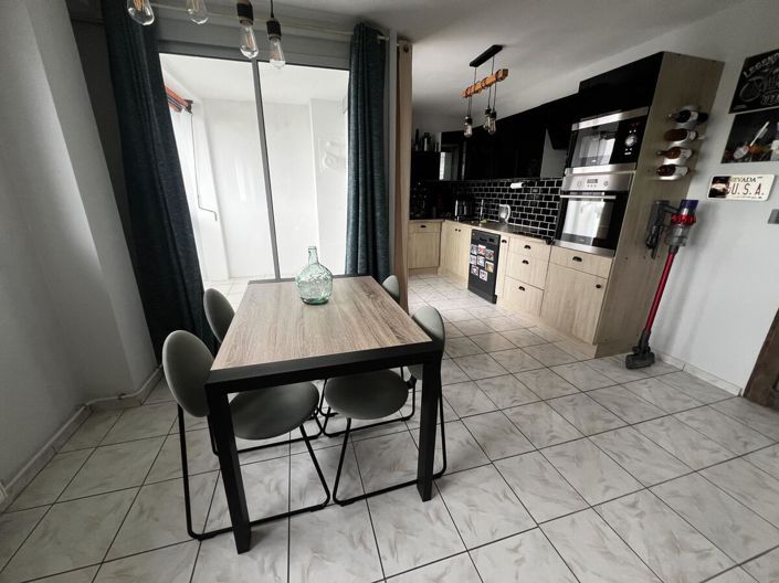 Image No.1-Appartement de 3 chambres à vendre à Vénissieux