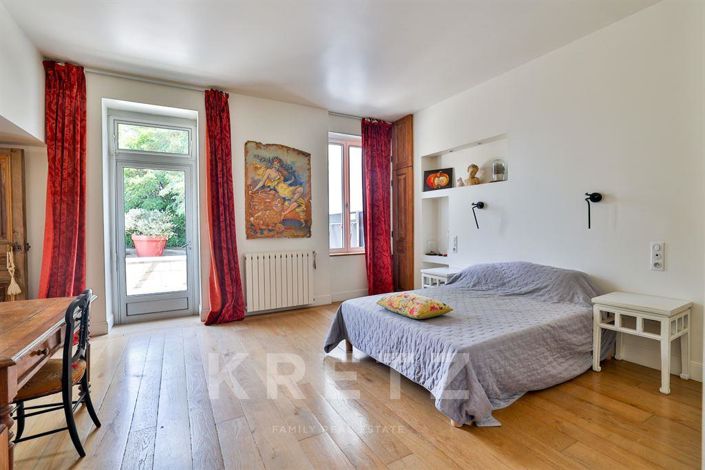 Image No.8-12 Bed Property for sale