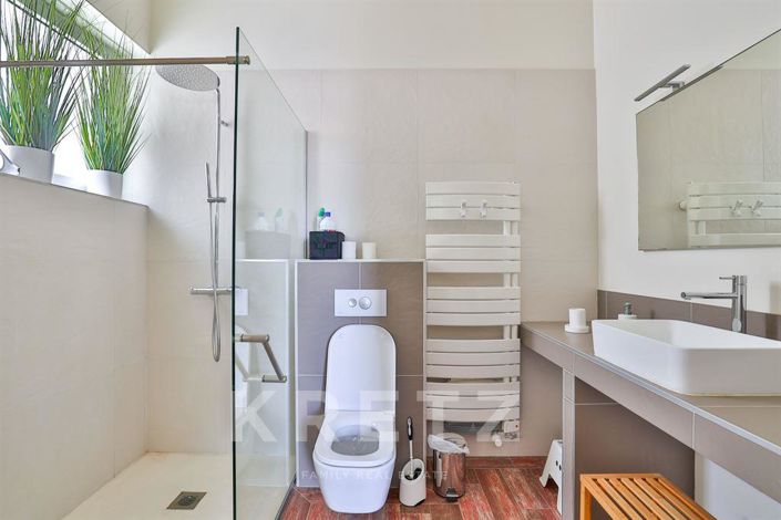 Image No.9-12 Bed Property for sale