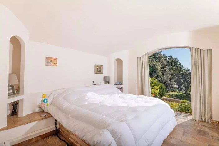 Image No.6-6 Bed House for sale