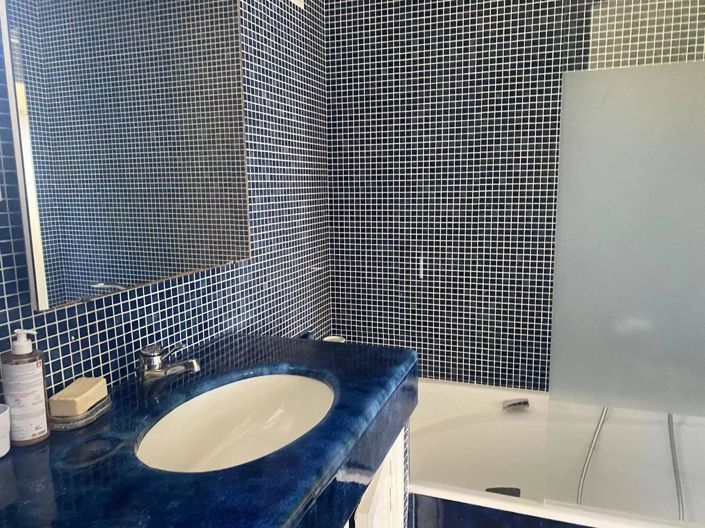 Image No.9-6 Bed House for sale