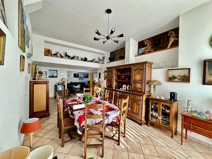 Image No.11-8 Bed House for sale