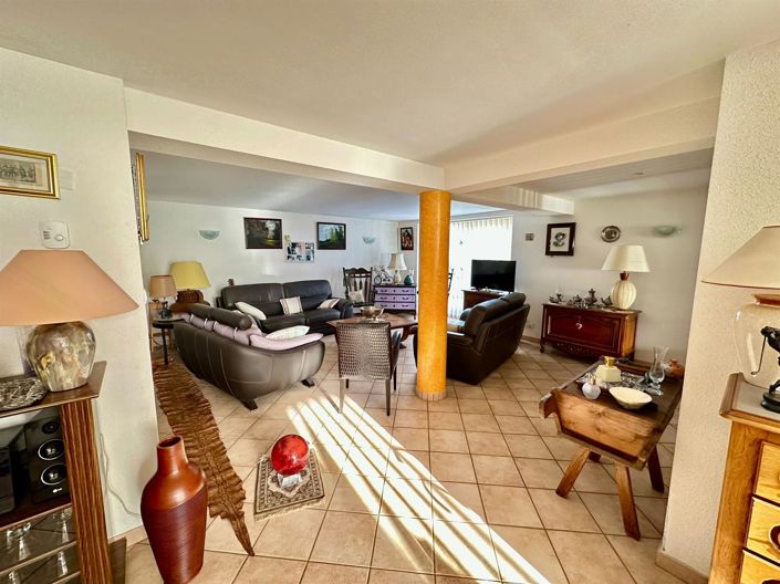 Image No.12-8 Bed House for sale