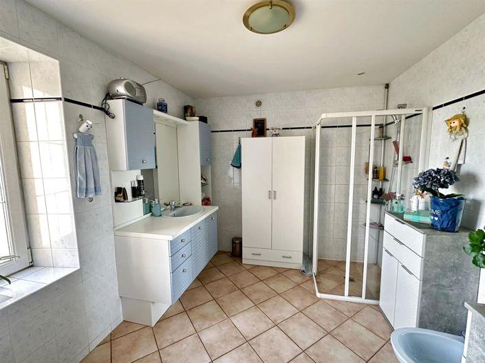 Image No.15-8 Bed House for sale