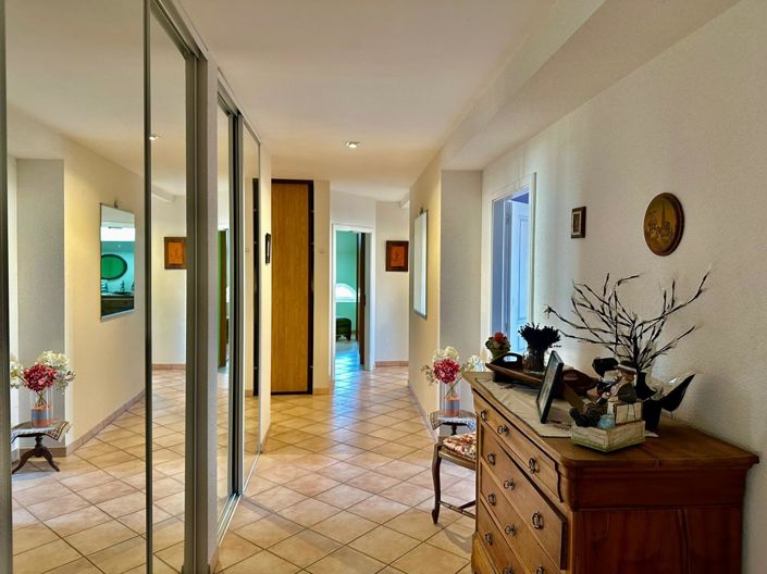 Image No.17-8 Bed House for sale