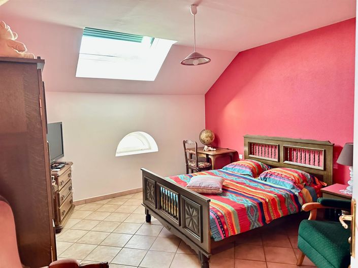 Image No.19-8 Bed House for sale