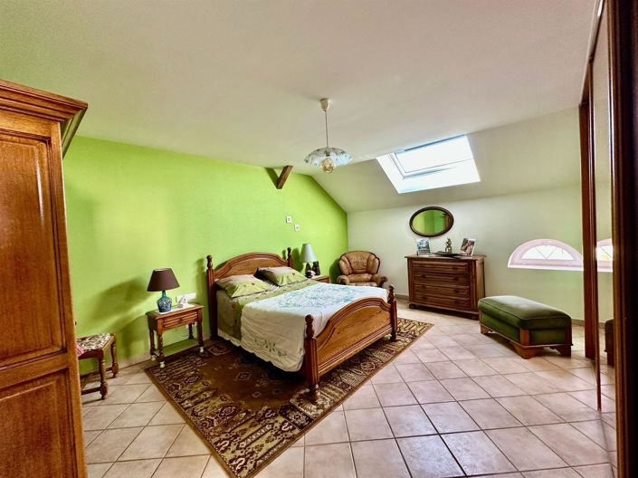 Image No.20-8 Bed House for sale