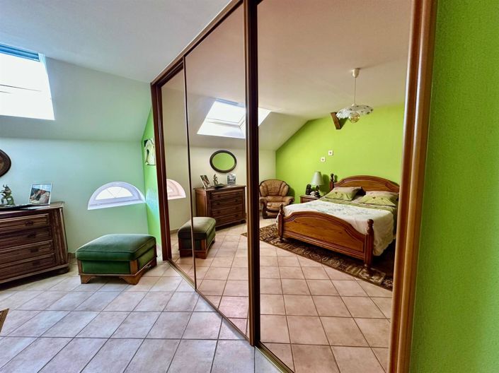 Image No.21-8 Bed House for sale