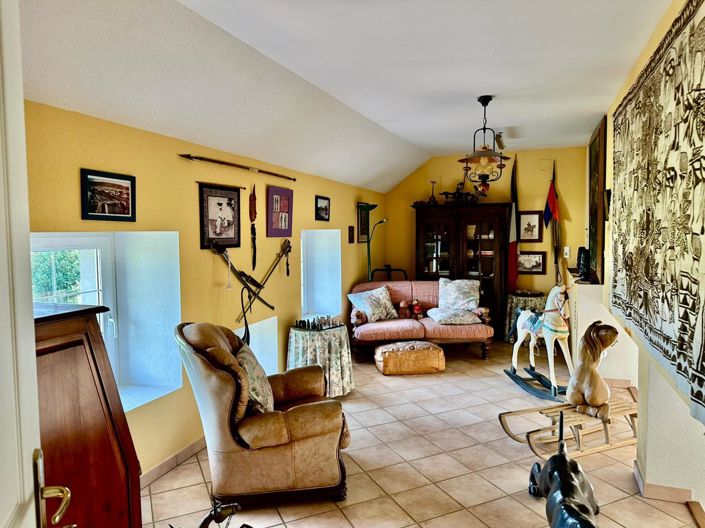 Image No.22-8 Bed House for sale