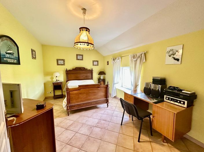 Image No.23-8 Bed House for sale