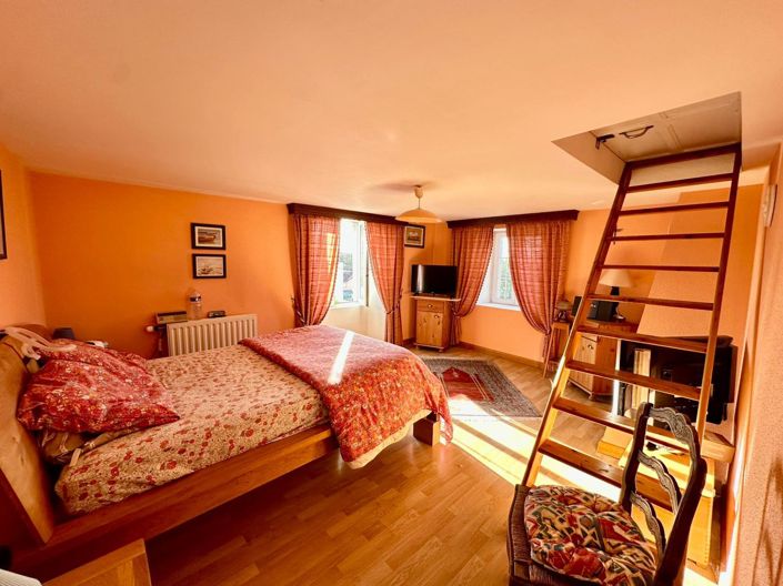 Image No.24-8 Bed House for sale