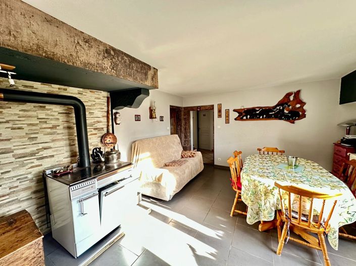 Image No.6-8 Bed House for sale