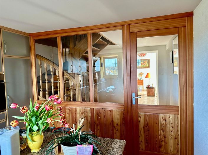 Image No.9-8 Bed House for sale