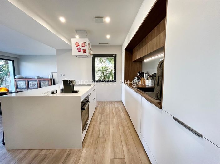 Image No.10-3 Bed House for sale