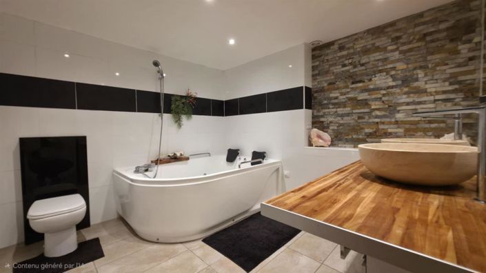 Image No.11-8 Bed House for sale