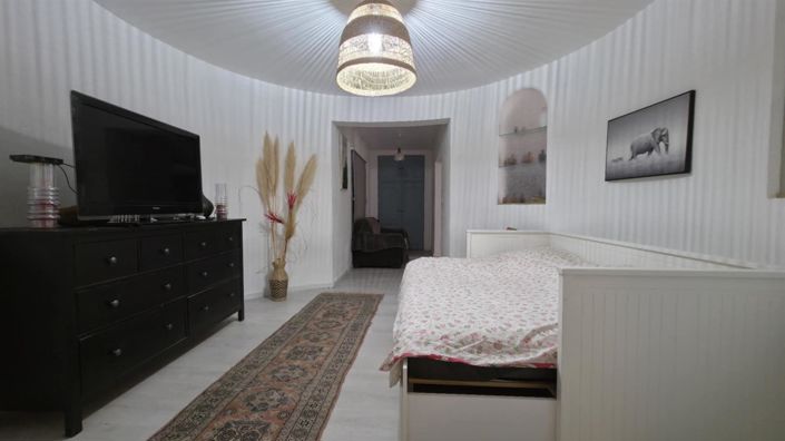 Image No.21-8 Bed House for sale