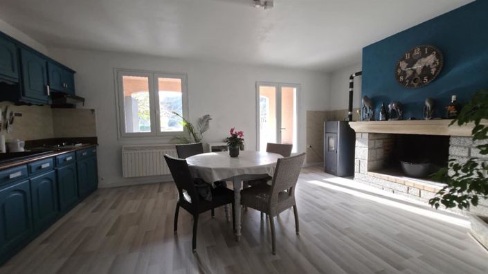 Image No.26-8 Bed House for sale