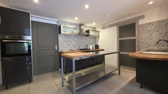 Image No.6-8 Bed House for sale