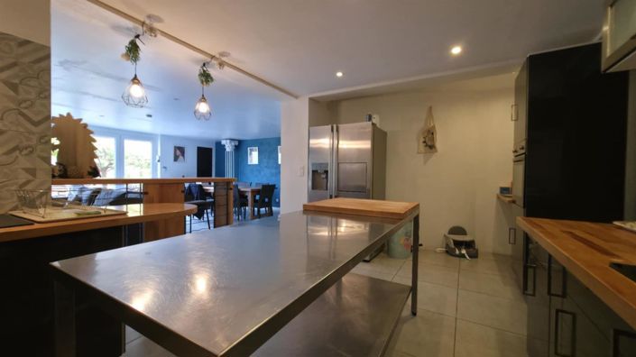 Image No.7-8 Bed House for sale