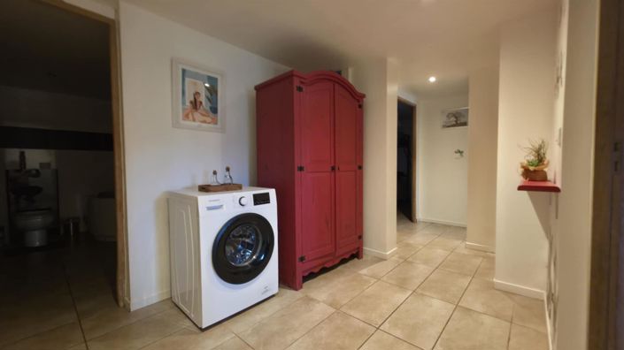 Image No.9-8 Bed House for sale