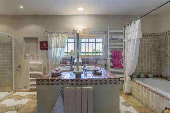 Image No.11-5 Bed House for sale