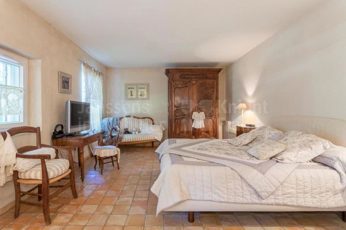 Image No.9-5 Bed House for sale