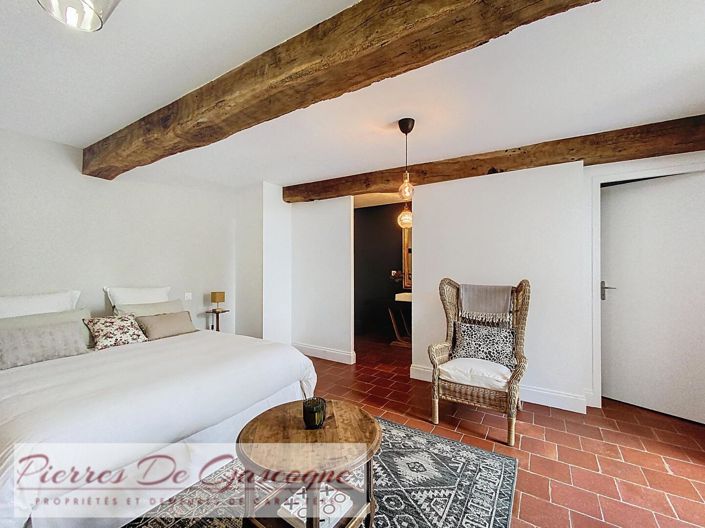 Image No.10-6 Bed House for sale