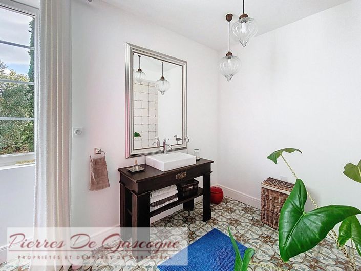 Image No.17-6 Bed House for sale