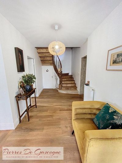 Image No.5-6 Bed House for sale