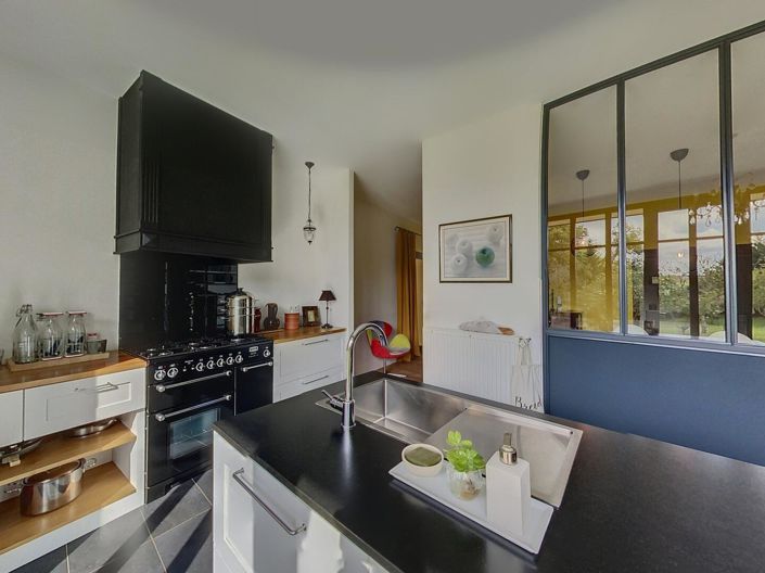 Image No.9-6 Bed House for sale