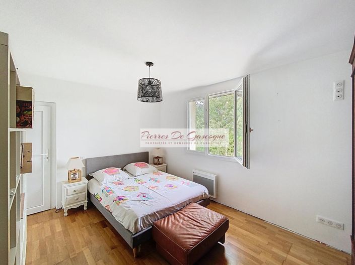 Image No.10-3 Bed House for sale