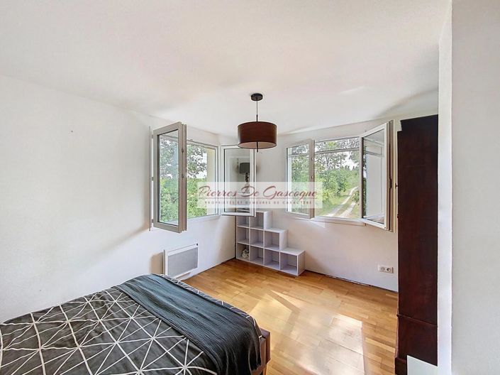 Image No.11-3 Bed House for sale