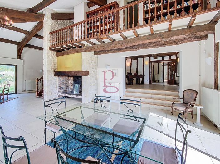 Image No.8-6 Bed House for sale