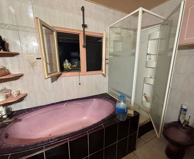 Image No.8-3 Bed House for sale