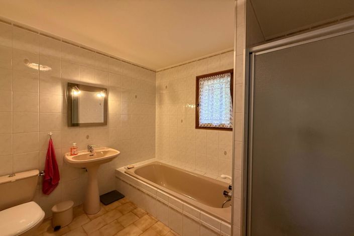 Image No.8-7 Bed House for sale