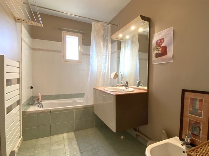 Image No.12-4 Bed House for sale