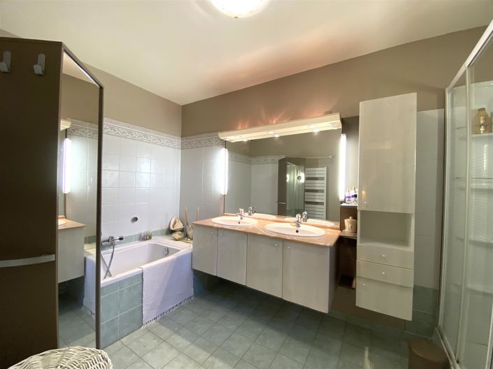 Image No.16-4 Bed House for sale