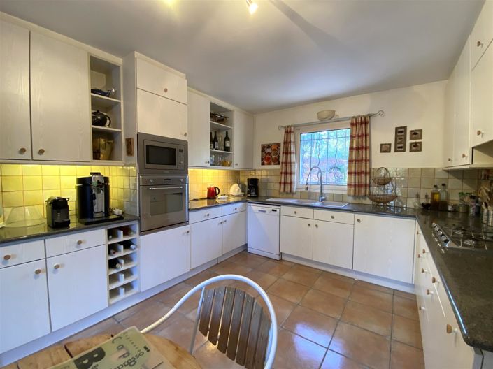 Image No.9-4 Bed House for sale