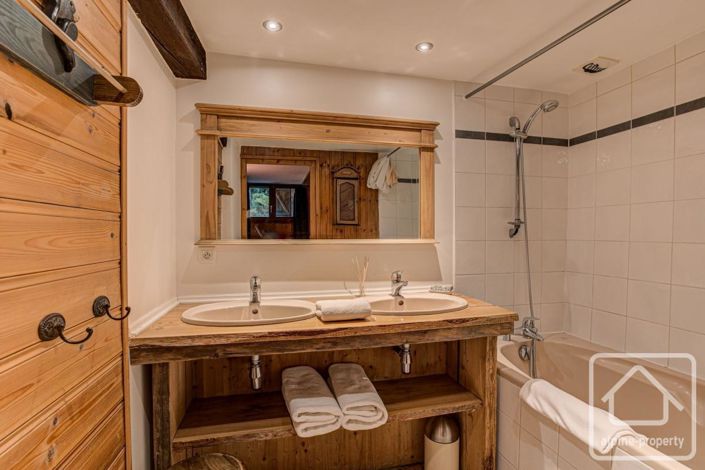 Image No.11-5 Bed Property for sale