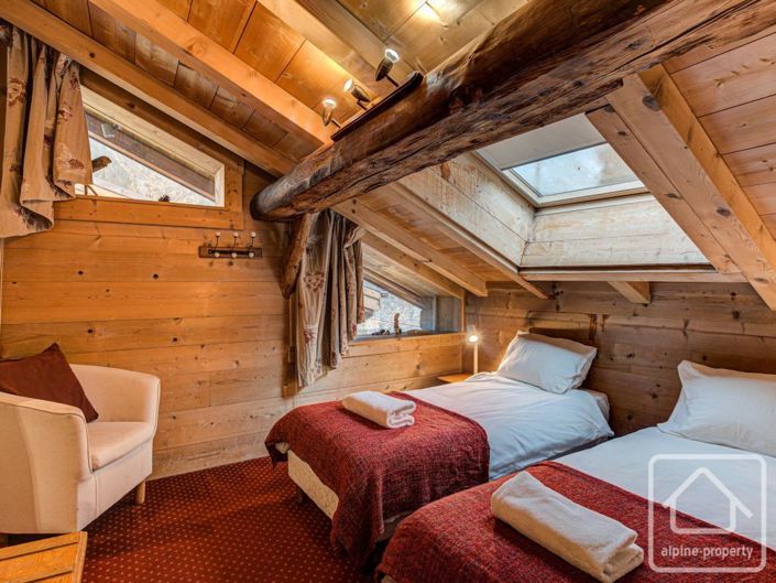 Image No.2-5 Bed Property for sale