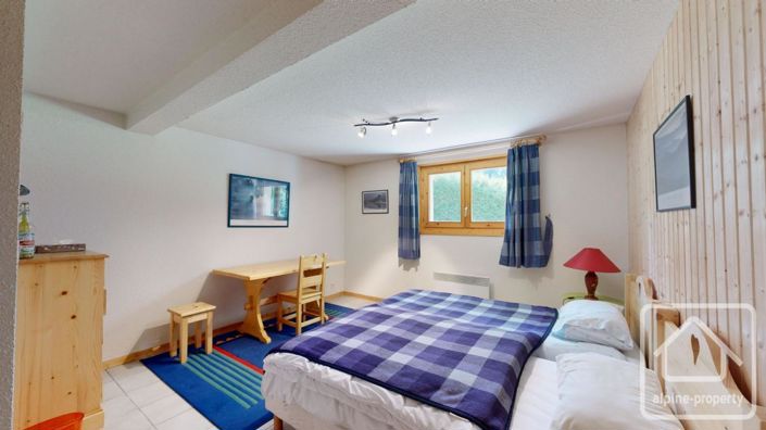 Image No.23-5 Bed Property for sale