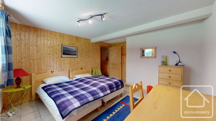 Image No.24-5 Bed Property for sale