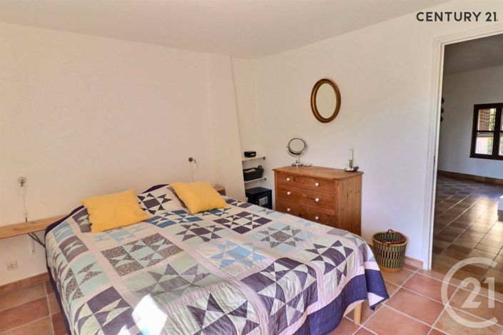 Image No.10-3 Bed House for sale