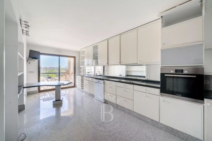 Image No.3-Appartement de 2 chambres à vendre à Cannes