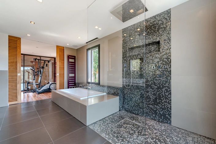 Image No.17-6 Bed House for sale