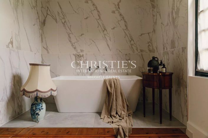 Image No.13-10 Bed House for sale