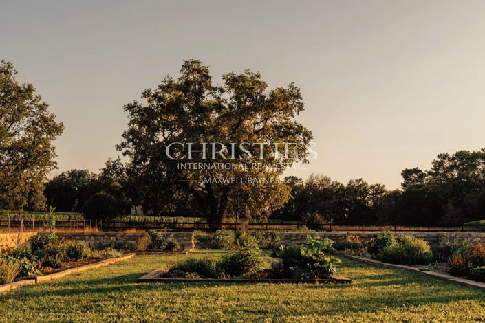 Image No.22-10 Bed House for sale