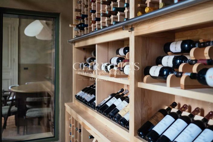 Image No.6-10 Bed House for sale